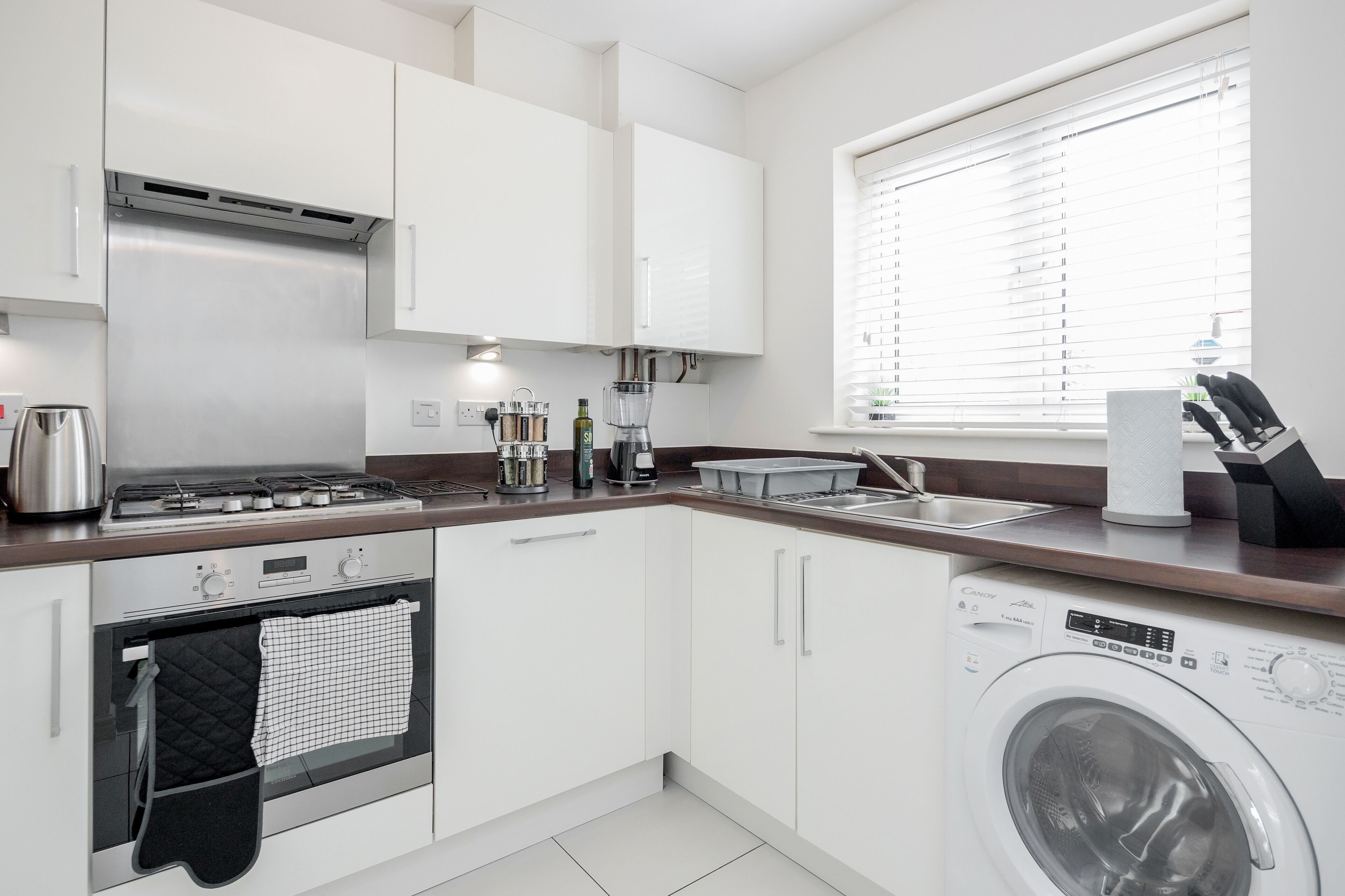 House | Private kitchen | Fridge, microwave, oven, stovetop