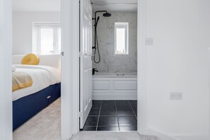 Casa | 2 habitaciones, wifi gratis y ropa de cama 