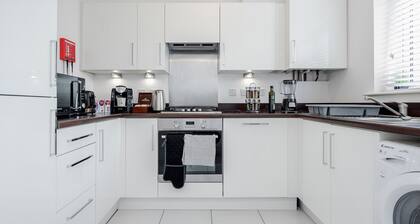 Lovely 2-bed House With 2 Bathrooms in Dartford