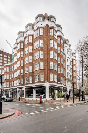 Exterior - ' Luxury & Spacious AirCondisioned 4 Bed 4 Bath Apartment ' (London)