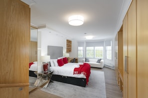 4 bedrooms, desk, iron/ironing board, travel cot