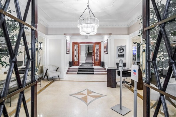 Lobby - ' Luxury & Spacious AirCondisioned 4 Bed 4 Bath Apartment ' (London)