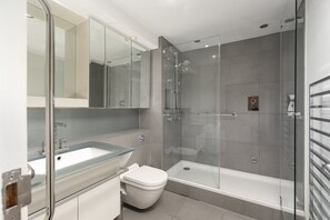 Combined shower/bathtub, hair dryer, towels, soap