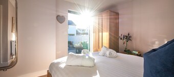 Stone’s Throw : Pet-Friendly 4‑Bed Bungalow Near Beach in Rhosneigr | Managed by Anglesey Holiday Le