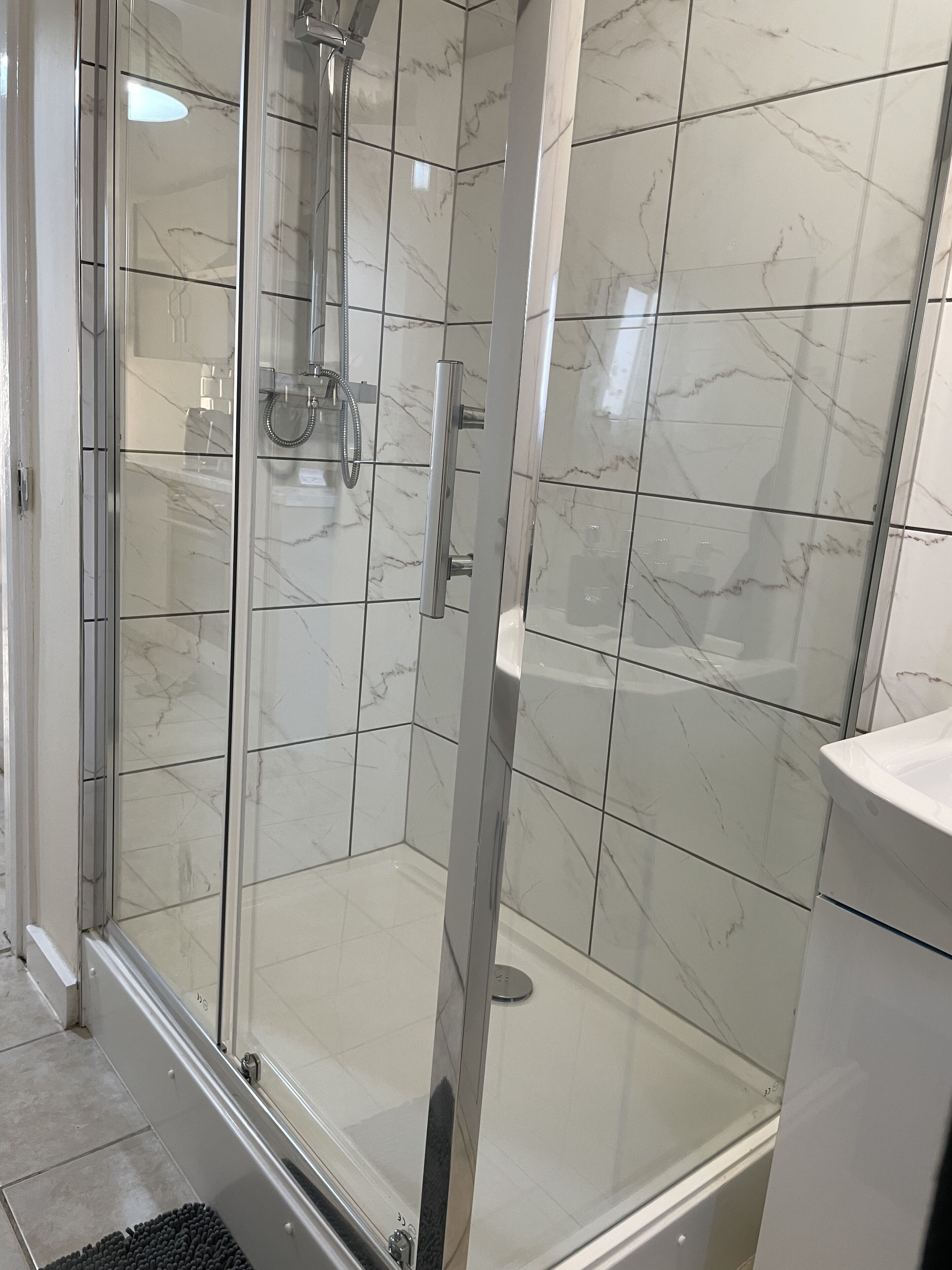 Ensemble baignoire-douche