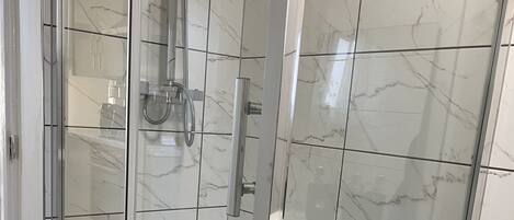 Ensemble baignoire-douche