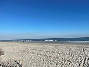 Una spiaggia nelle vicinanze