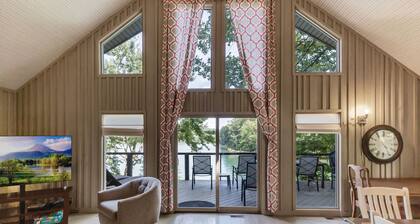 Lake Keowee retreat for 10 with private dock!