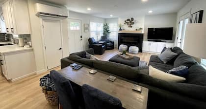 Downtown Lake Chelan Gem - Walkable - Hot Tub