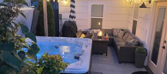 Walkable Lake Gem - Hot Tub + Fire Pit - Close to Beach