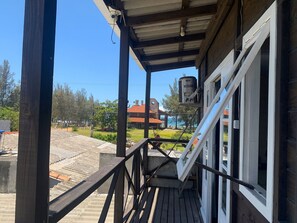 Casa Premium, acceso a la alberca, vista a la playa | Balcón