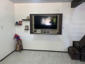 Premium House, Pool Access, Beach View | Television