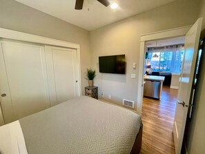 2 bedrooms, desk, iron/ironing board, travel crib