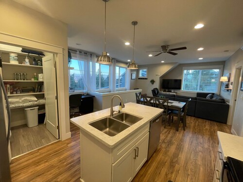 Edgewood Escape | Mt. Rainier View| EV Charger - Central