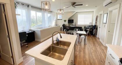 Private guesthouse with Mt Rainier & Valley Views