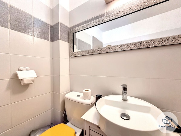 Bathtub, hair dryer, towels, soap