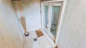A concrete exterior wall with a white door featuring a glass panel and a metal handle. - Private/clean guest suite, bath, kitchen & laundry (South Jordan)