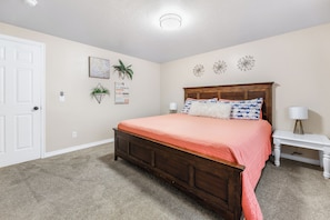 3 bedrooms, desk, iron/ironing board, cribs/infant beds - Private/clean guest suite, bath, kitchen & laundry (South Jordan)