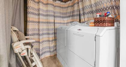 Private/clean guest suite, bath, kitchen & laundry