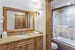 Bathtub - Telluride Mountain Lodge Skiin Out amazing location (Telluride)