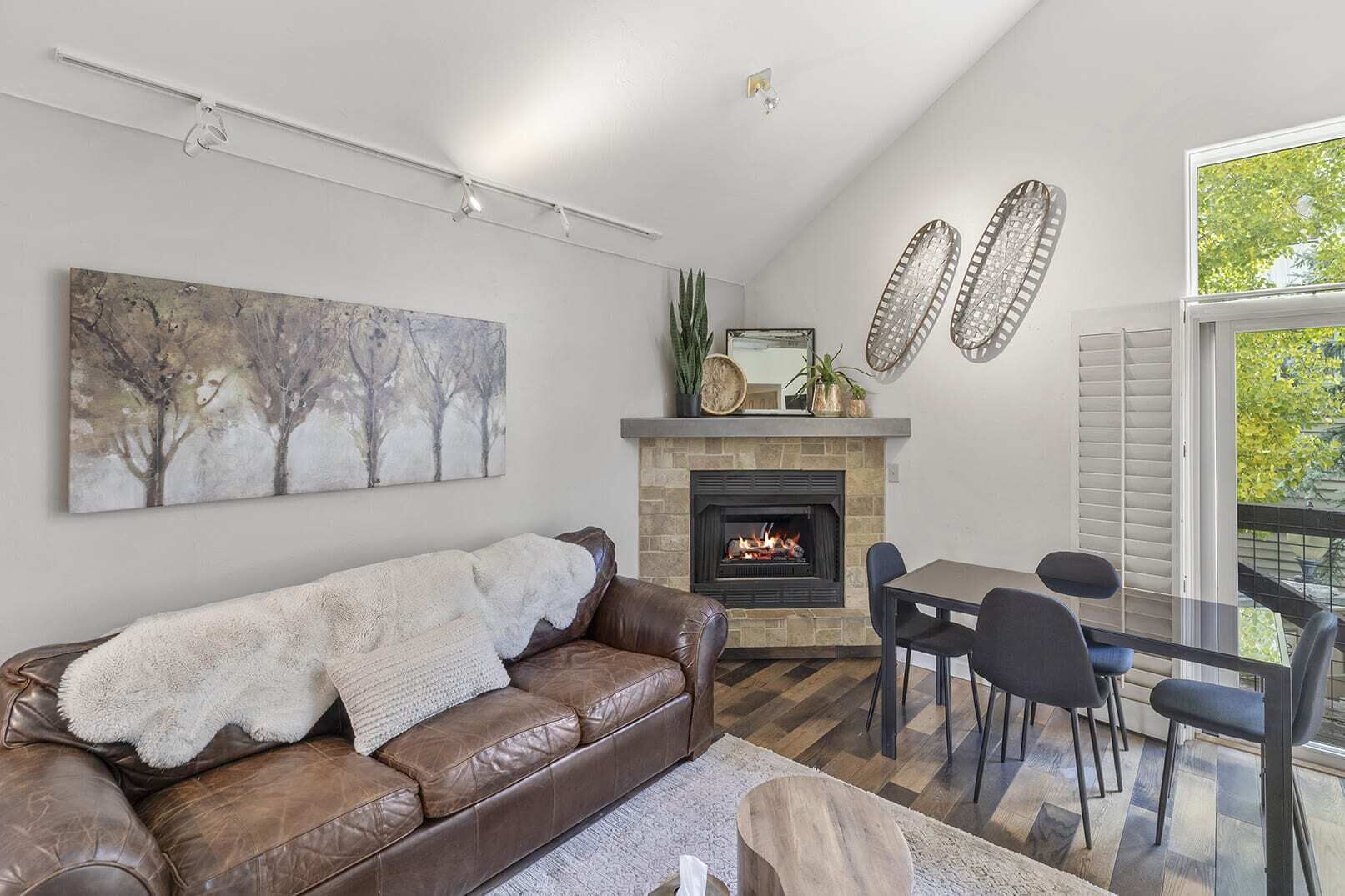 Ski In/out, Remodeled Luxury Condo