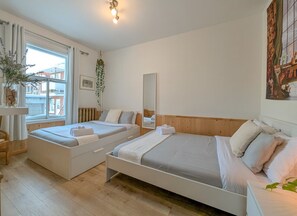 2 bedrooms, iron/ironing board, travel cot, free WiFi