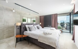 4 bedrooms, iron/ironing board, free WiFi, bed sheets - Luxury Villa Borealis with Pool (Ližnjan)