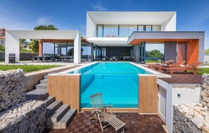 A heated pool - Luxury Villa Borealis with Pool (Ližnjan)