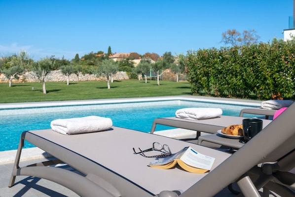 A heated pool - Luxury Villa Monroe with Pool (Vodnjan)