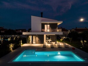 A heated pool - Luxury Villa Monroe with Pool (Vodnjan)