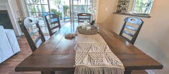 4 Bedroom Encino Home, Amazing Yard, Near Freeways and Attractions