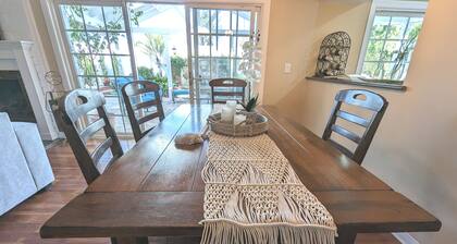 4 Bedroom Encino Home, Amazing Yard, Near Freeways and Attractions