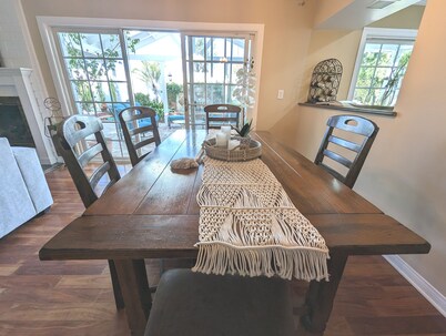 4 Bedroom Encino Home, Amazing Yard, Near Freeways and Attractions