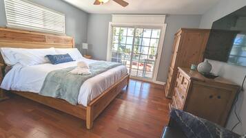 4 bedrooms, desk, free WiFi, bed sheets