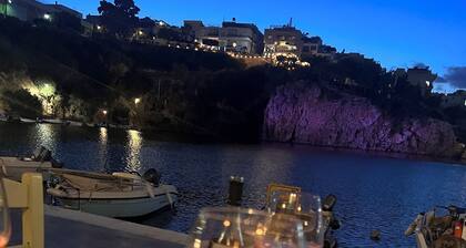 Mary's Central Beachside Mansion- with large Terrace und Balkon