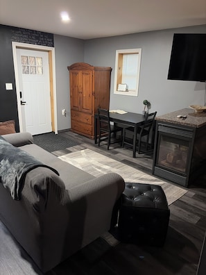 Smart TV, fireplace