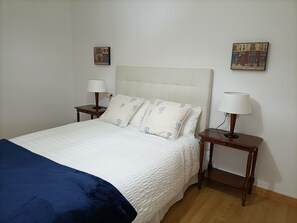 2 bedrooms, bed sheets - Nice apartment with balcony in the historic center (Sevilla)