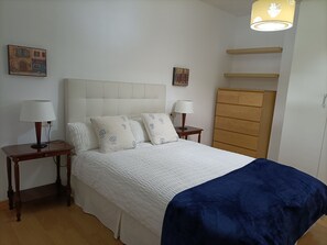 2 bedrooms, bed sheets - Nice apartment with balcony in the historic center (Sevilla)