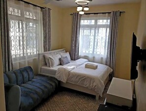 1 slaapkamer, een strijkplank/strijkijzer, gratis wifi, beddengoed