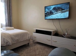 1 bedroom, iron/ironing board, free WiFi, bed sheets - Royal Homestay Studio with free parking (Mombasa)