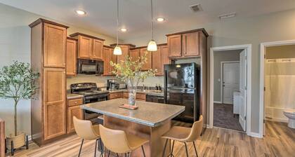Airy Tallahassee Condo ~ 5 Mi to Downtown!