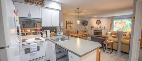 Jääkaappi, mikroaaltouuni, uuni, astianpesukone