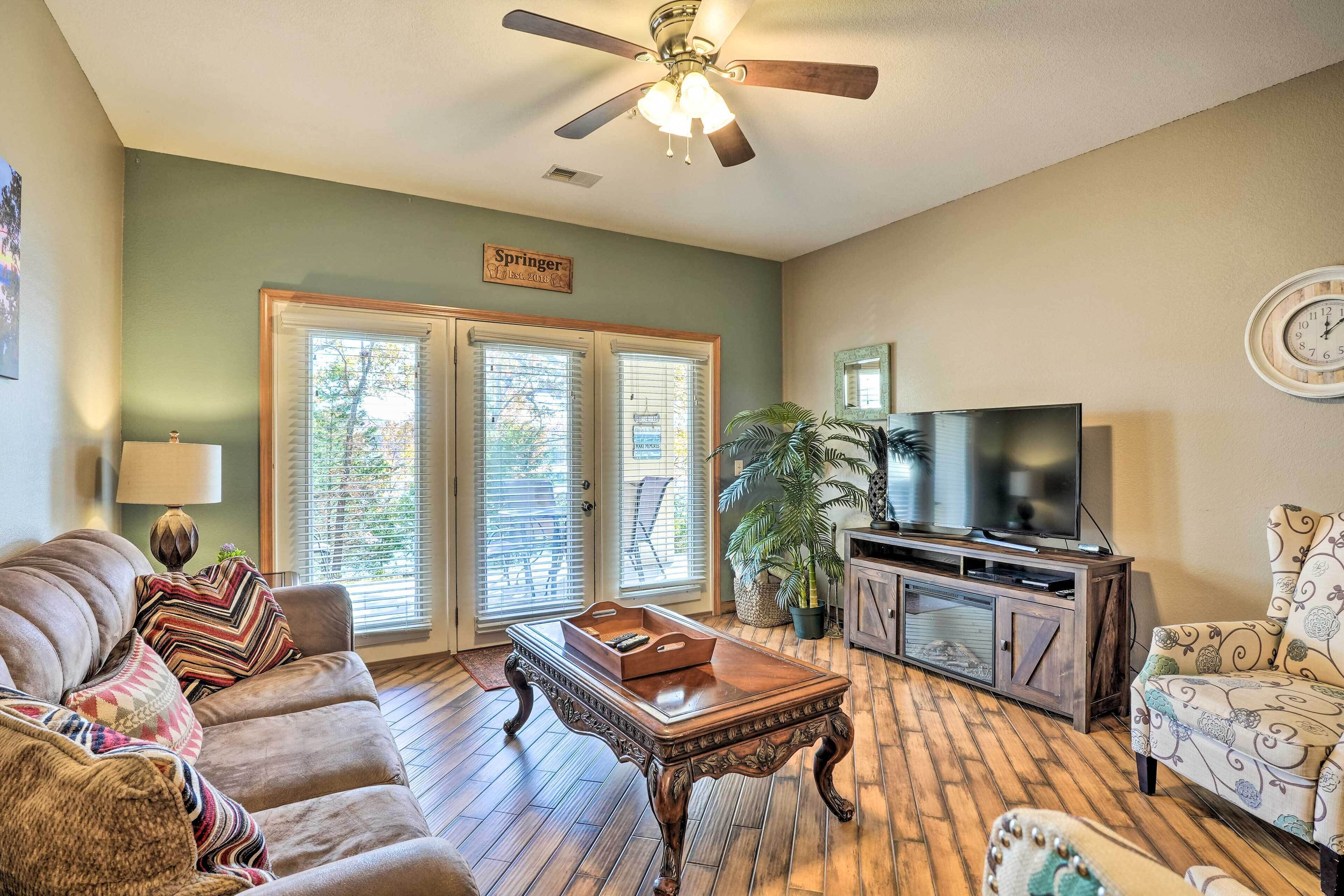 Cozy Branson Condo w/ Lake View & Pool Access