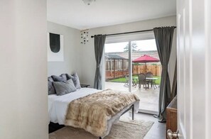 3 bedrooms, desk, travel crib, free WiFi