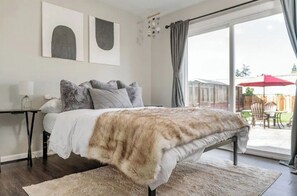 4 Schlafzimmer, Schreibtisch, Reisekinderbett, kostenloses WLAN