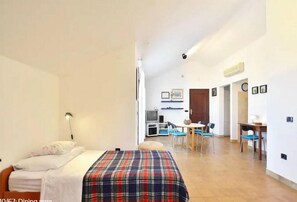 3 bedrooms, internet, bed sheets - The whole Mario's house for rent (Jelsa)