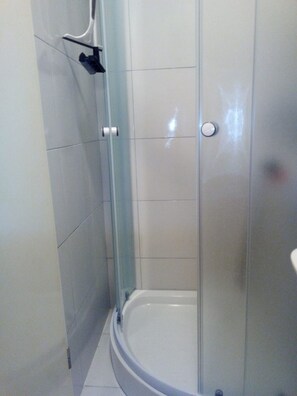 Douche, sĂšche-cheveux