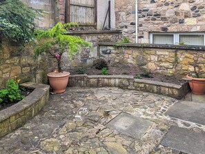 Property grounds - 2 bedroom accommodation in Jedburgh (Jedburgh)