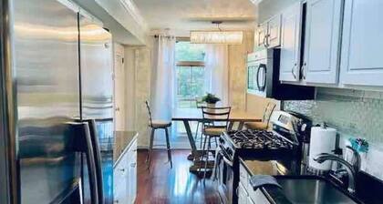 Chic Mosaic District 2BR/1BA Condo pet friendly near DC w/pool
