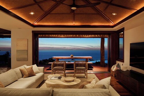 #1 Rental in Kona | Condé Nast Traveler | Aolani House